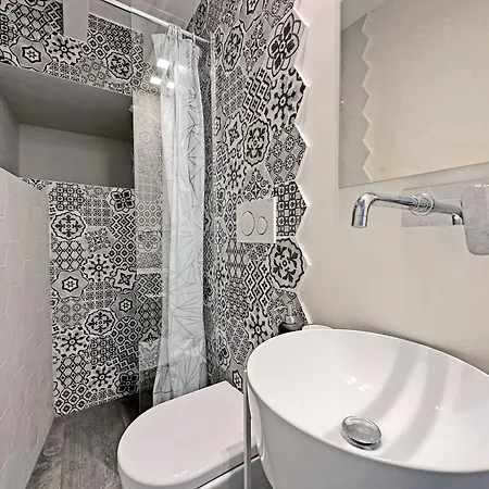 108 - Stupendo Monolocale In Centro Storico A Numana Sulla Costarella Con Terrazzo Privato- Spiaggia White Beach Club Omaggio Dal Lun Al Ven Fino Al 08-08 Solo Per Prenotazioni Effettuate Dal 27 Luglio *
